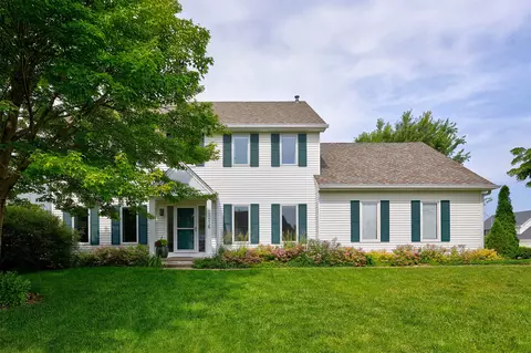 2216 NW 136th St, Clive, IA 50325