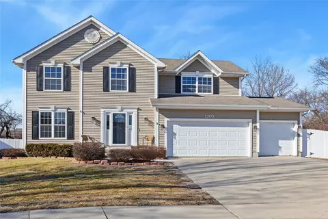1205 Lancaster Way, Indianola, IA 50125