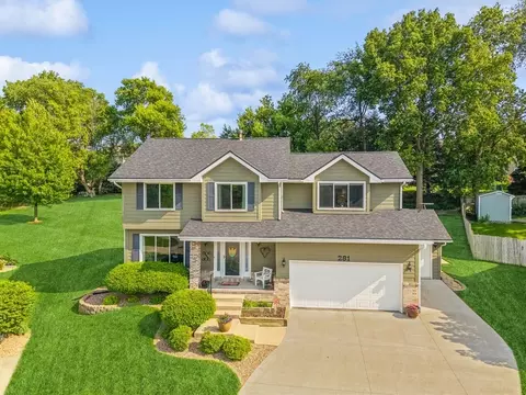 281 58th Ct, West Des Moines, IA 50266