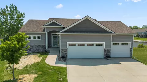 104 Lake Shore Dr, Dallas Center, IA 50063