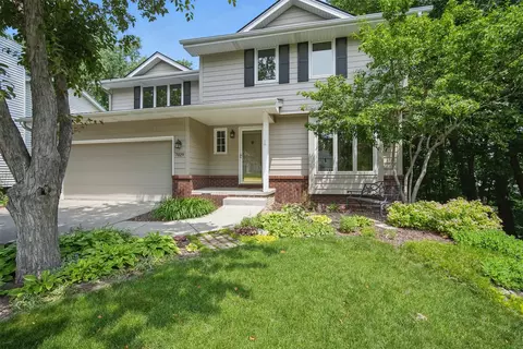 7029 Sharon Dr, Urbandale, IA 50322