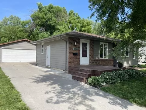 316 NW Linden St, Ankeny, IA 50023