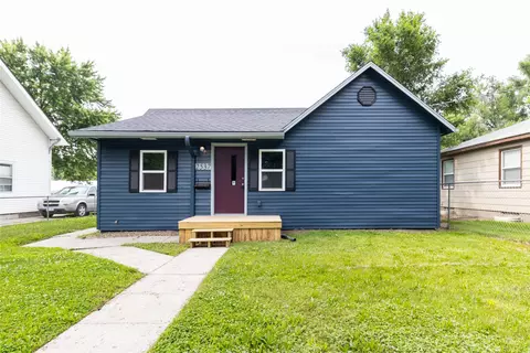 2537 Maple St, Des Moines, IA 50317