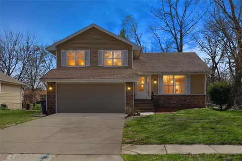 5010 Bel Aire Rd, Des Moines, IA 50310