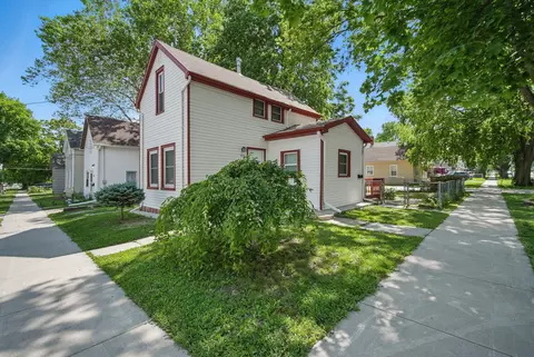 1657 E Walnut St, Des Moines, IA 50316