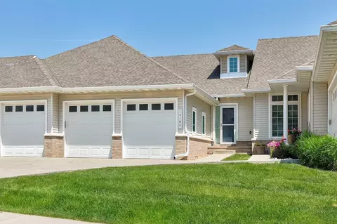 14186 Pinnacle Pointe Dr #86, Clive, IA 50325