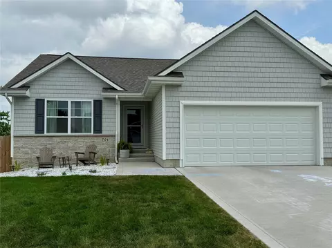 701 Patchett Dr, Mitchellville, IA 50169