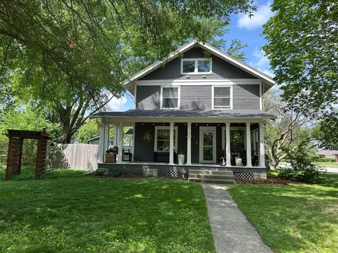 522 N 7th Ave, Winterset, IA 50273