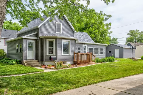 1229 9th St, Nevada, IA 50201