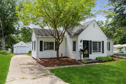 6420 Center St, Des Moines, IA 50312