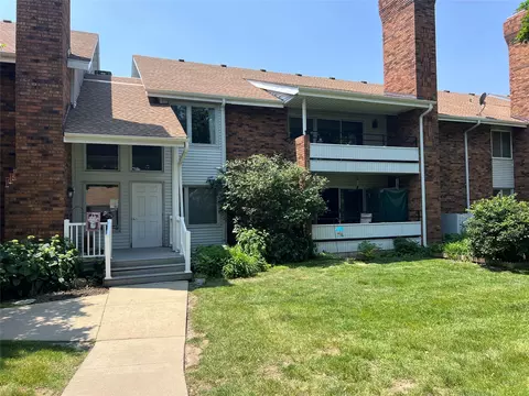 1100 50th St #1206, West Des Moines, IA 50266