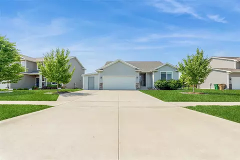 625 Bradford Dr, Norwalk, IA 50211