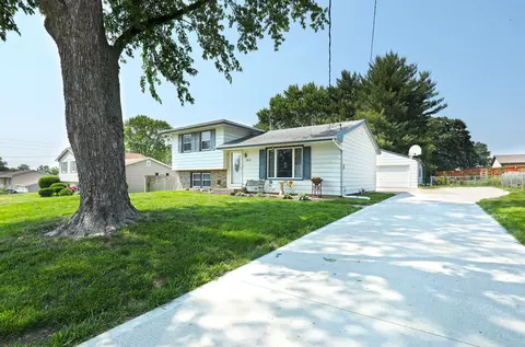 4812 Ash Dr, Pleasant Hill, IA 50327