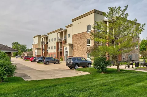6350 Coachlight Dr #1308, West Des Moines, IA 50266