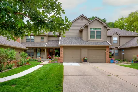 1070 50th St #3D, West Des Moines, IA 50266