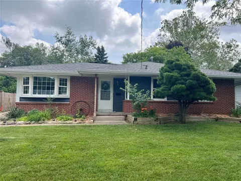 4301 43rd St, Des Moines, IA 50310