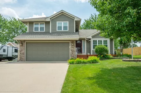 5145 Sycamore Dr, Pleasant Hill, IA 50327