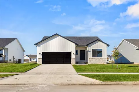585 NW Compass Ave, Waukee, IA 50263
