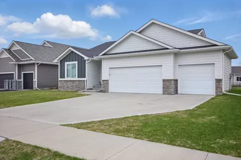 519 Alpha St NW, Bondurant, IA 50035