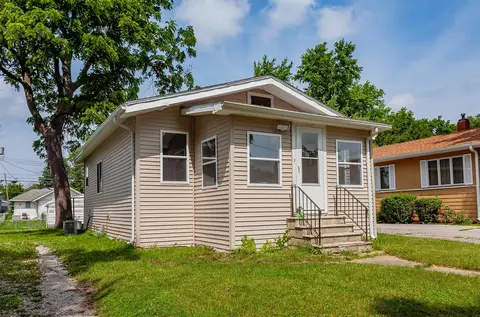 3308 Cambridge St, Des Moines, IA 50313