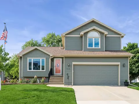 913 SE Dolan Dr, Grimes, IA 50111