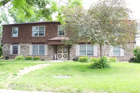 824 E 820 E 12th St S, Newton, IA 50208