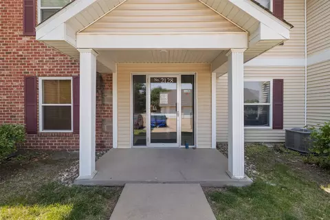 2128 NW 156th St #31, Clive, IA 50325