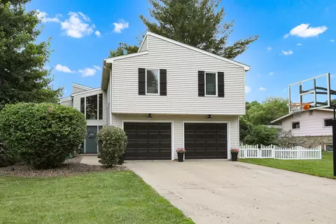 401 Farmer St, Pella, IA 50219