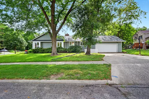 5010 Twana Dr, Des Moines, IA 50310