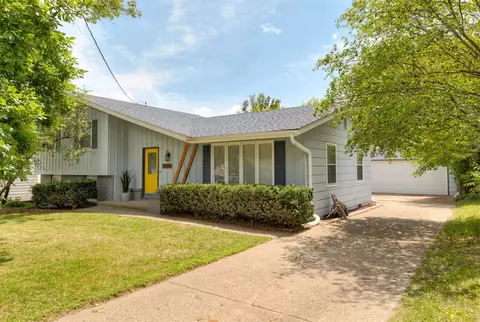 8786 Primrose Ln, Clive, IA 50325