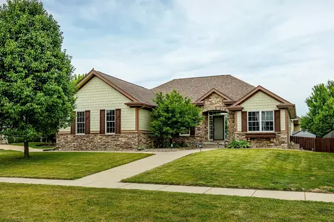 1736 Ashwood Dr SW, Altoona, IA 50009