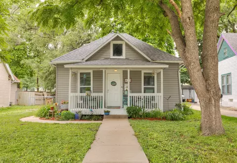 420 9th St, West Des Moines, IA 50265