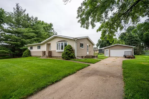 6946 NE Halbrook Ln, Ankeny, IA 50023