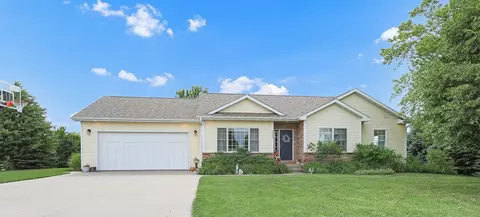 1639 Briar Ln, Pella, IA 50219