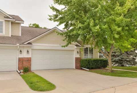8624 Bromley Pl, Johnston, IA 50131