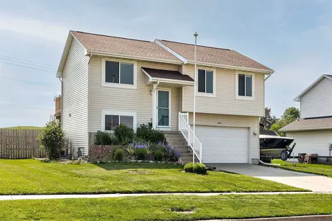 2207 Vista View Dr, Granger, IA 50109