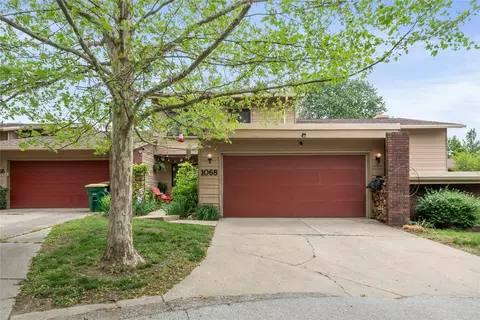 1068 Woodland Park Dr, West Des Moines, IA 50266