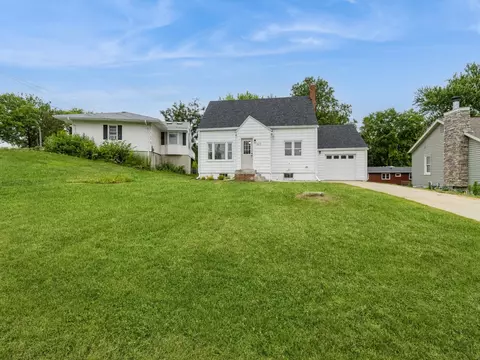 325 Pennsylvania St, Carlisle, IA 50047