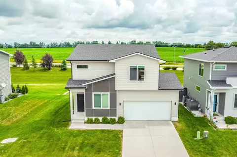 4669 171st St, Urbandale, IA 50323