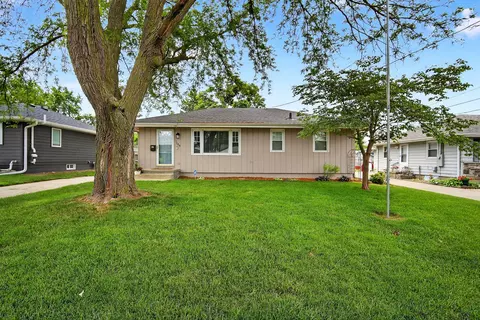 7108 Winston Ave, Urbandale, IA 50322