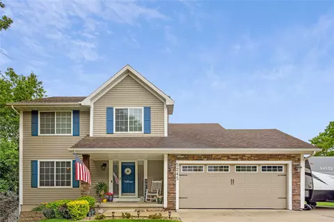 5245 Pine Valley Dr, Pleasant Hill, IA 50327