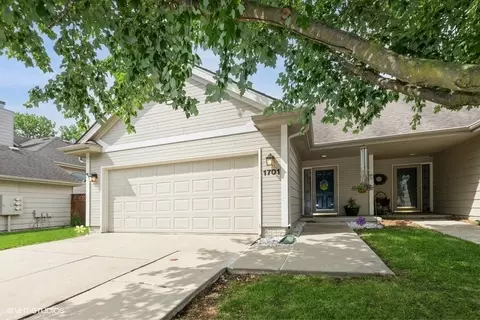 3305 Ep True Pkwy #1701, West Des Moines, IA 50265
