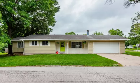 80 Pennsylvania St, Carlisle, IA 50047