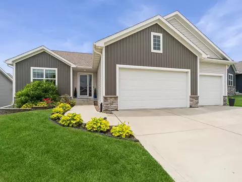 712 Mallard Pointe Dr NW, Bondurant, IA 50035