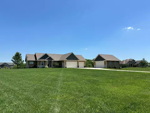 4726 Cherrywood Ln, Winterset, IA 50273