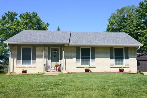 506 12th Ave NW, Altoona, IA 50009