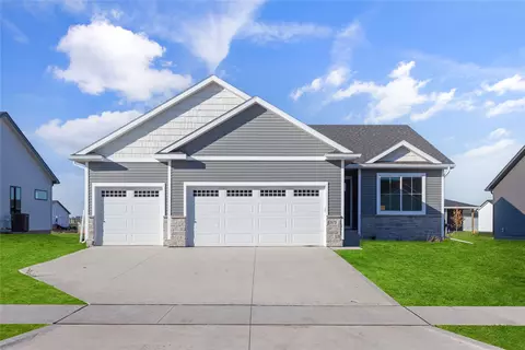 575 NW Compass Ave, Waukee, IA 50263
