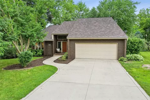 6008 Dogwood Cir, Johnston, IA 50131