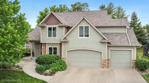 4710 76th St, Urbandale, IA 50322