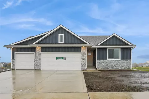 240 NW Lavelle Dr, Waukee, IA 50263